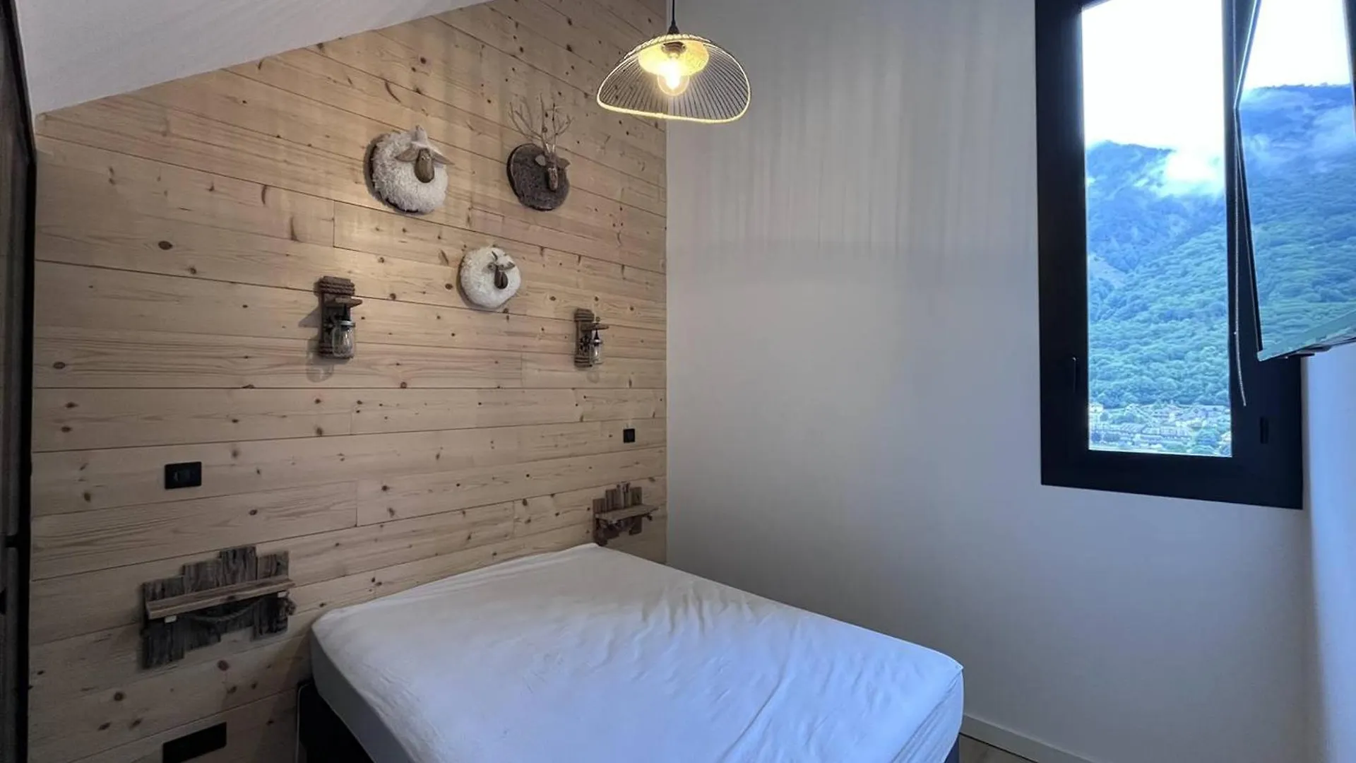 Triplex Moderne Avec Cheminee, Balcon Et Parking A Cauterets - Fr-1-812-78 Lejlighed 0*,